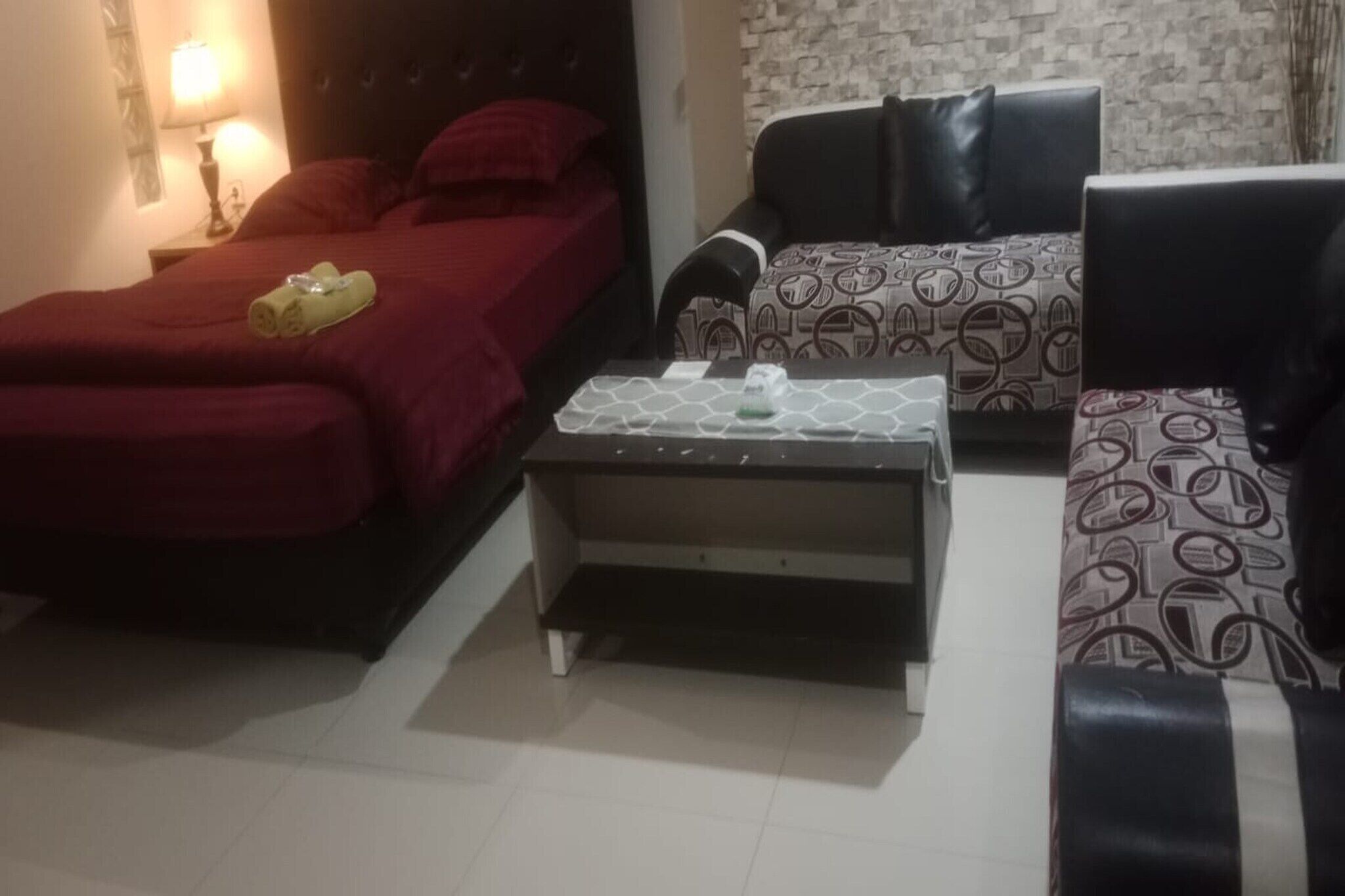 1 habitación, escritorio, wifi gratis y ropa de cama 