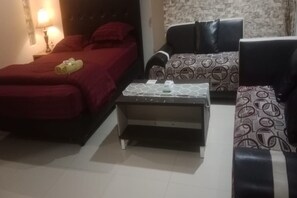 1 habitación, escritorio, wifi gratis y ropa de cama 