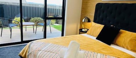 WiFi, bed sheets
