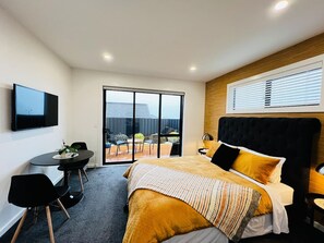 WiFi, bed sheets