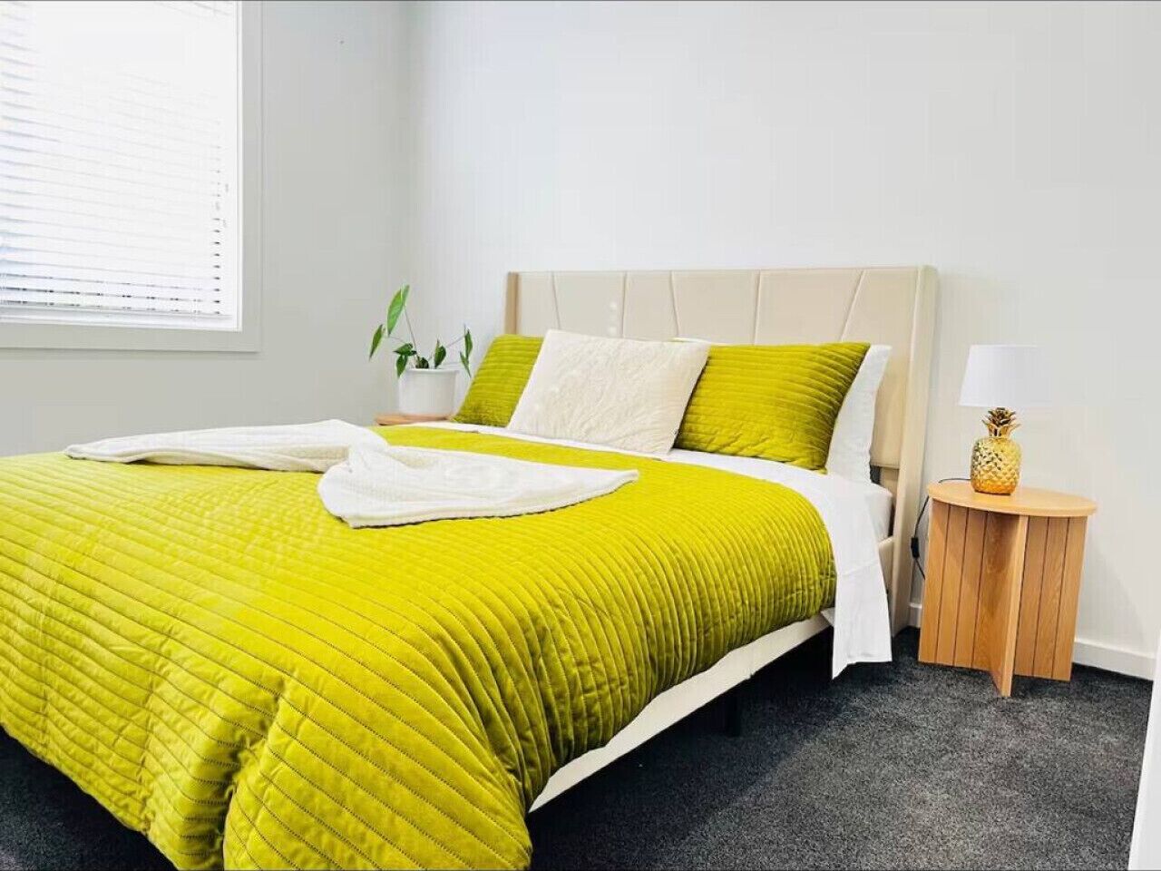 WiFi, bed sheets