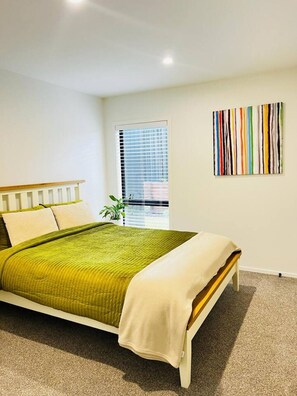 Iron/ironing board, WiFi, bed sheets - Penny Stay with 2 Bedrooms (Taupō)