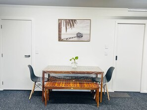 Dining - Cosy and affordable 1 Bedroom (Taupō)