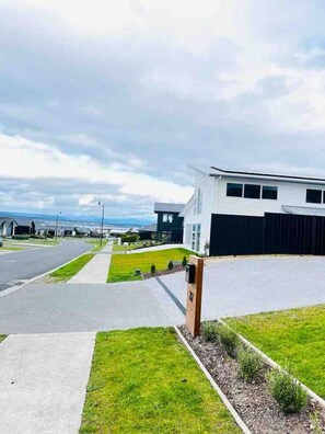 Property grounds - Cosy and affordable 1 Bedroom (Taupō)