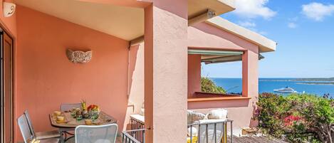 Family Apartment, Multiple Bedrooms, 2 Bathrooms (Casa Titta) | Outdoor dining