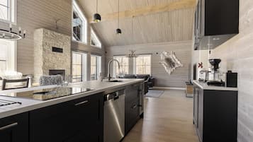 Cabin, 4 Bedrooms, Non Smoking, Pets Not Allowed | Private kitchen