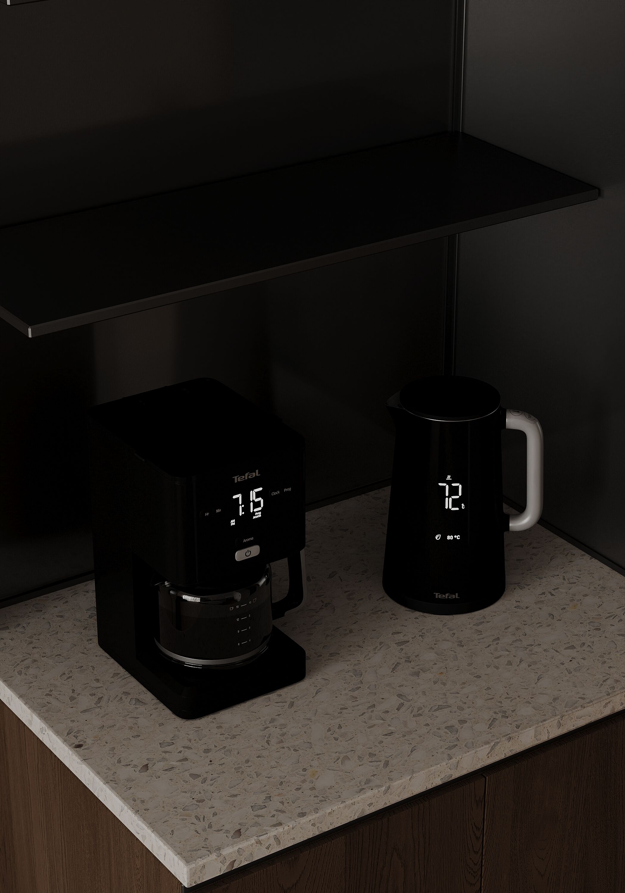 Uma cafeteira elétrica preta e uma caneca em uma bancada com visor digital.