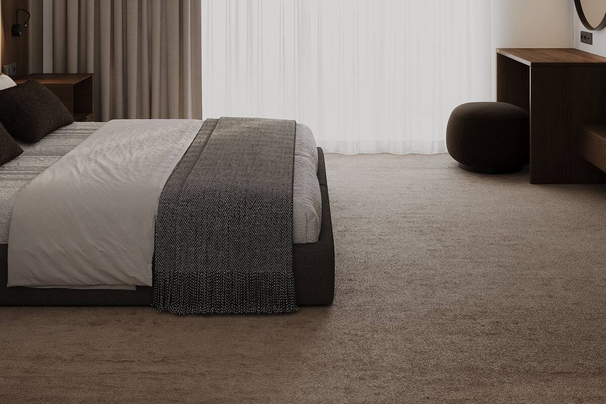 Un dormitorio moderno con una cama grande, una mesita de noche, un espejo y una ventana con cortinas.