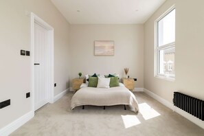 5 bedrooms, WiFi, bed sheets - The Emerald & Oak House (London)