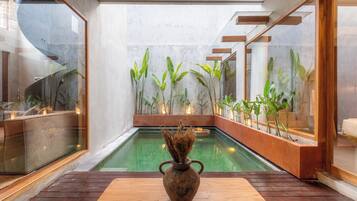 Una piscina techada