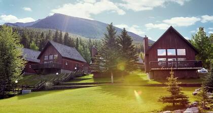 Beautiful Chalet in the Mountains with Pool and Hot Tubs