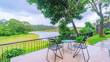 Superior Villa, River View | Terrace/patio