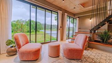 Superior villa, uitzicht op rivier | Interieur