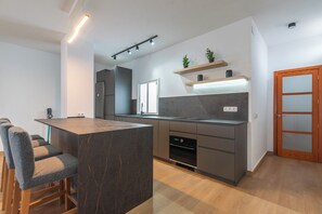 Private kitchen - 2-bedroom Penthouse with terrace and office next to Las Canteras Beach (Las Palmas de Gran Canaria)