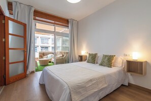 2 bedrooms, iron/ironing board, WiFi, bed sheets - 2-bedroom Penthouse with terrace and office next to Las Canteras Beach (Las Palmas de Gran Canaria)