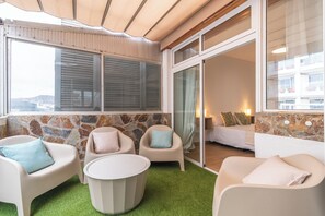 2 bedrooms, iron/ironing board, WiFi, bed sheets - 2-bedroom Penthouse with terrace and office next to Las Canteras Beach (Las Palmas de Gran Canaria)