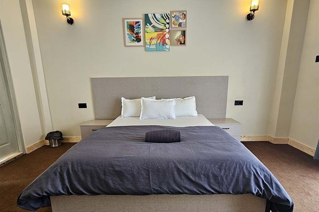 Double Room, Mountain View | Desk, laptop workspace, free WiFi