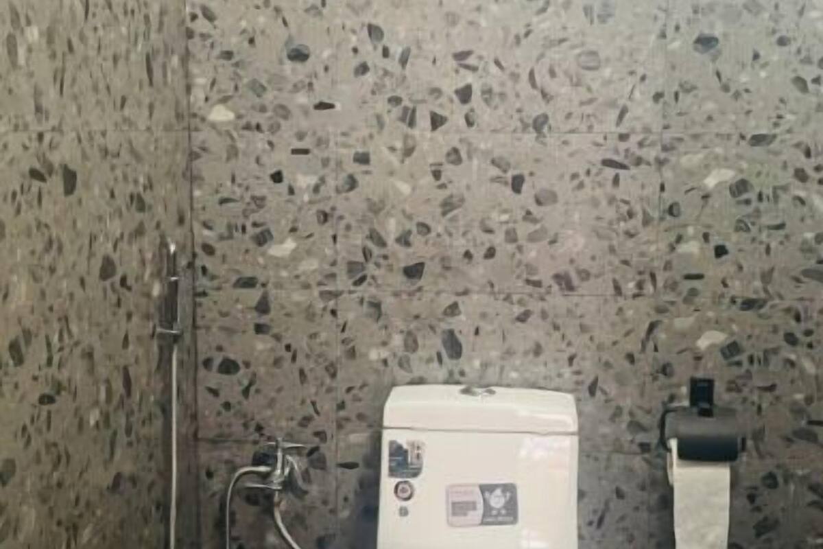 Habitación doble, vista a la montaña | Baño | Regadera, amenidades de baño gratuitas, toallas, jabón