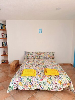 WiFi, bed sheets - Vrbo Property (Procida)