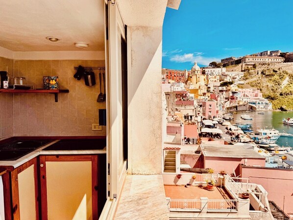 Private kitchen - Vrbo Property (Procida)