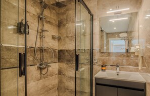 Shower, hair dryer, towels, soap - Haveria Suite Hotel (Üsküdar)