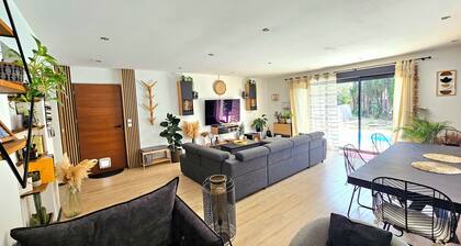 Villa très grands groupes avec Piscine, 10km de la plage