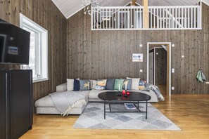 Cabin, 4 Bedrooms, Pets Not Allowed, Mountain View | Living area
