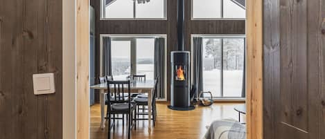 Cabane, 4 chambres, animaux de compagnie interdits, vue montagne | Intérieur