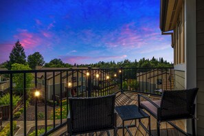 Terrace/patio - Peaceful KING Retreat, Walk to Downtown & Trails + EV Charger, Top Floor Suite (Folsom)
