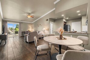 Dining - Peaceful KING Retreat, Walk to Downtown & Trails + EV Charger, Top Floor Suite (Folsom)