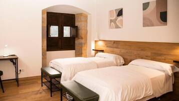 Coffres-forts dans les chambres, Wi-Fi gratuit, draps fournis
