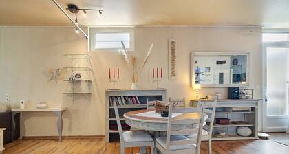 Holiday Home 'Chez Moi' with Private Garden, Wi-Fi and Air Conditioning