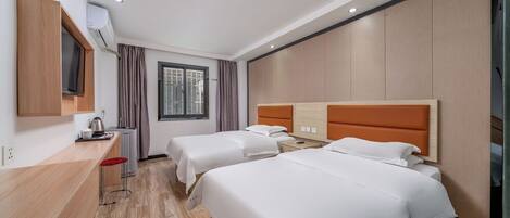 Family Triple Room, Patio | WiFi (free)