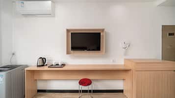 Classic Double or Twin Room, Patio | Interior
