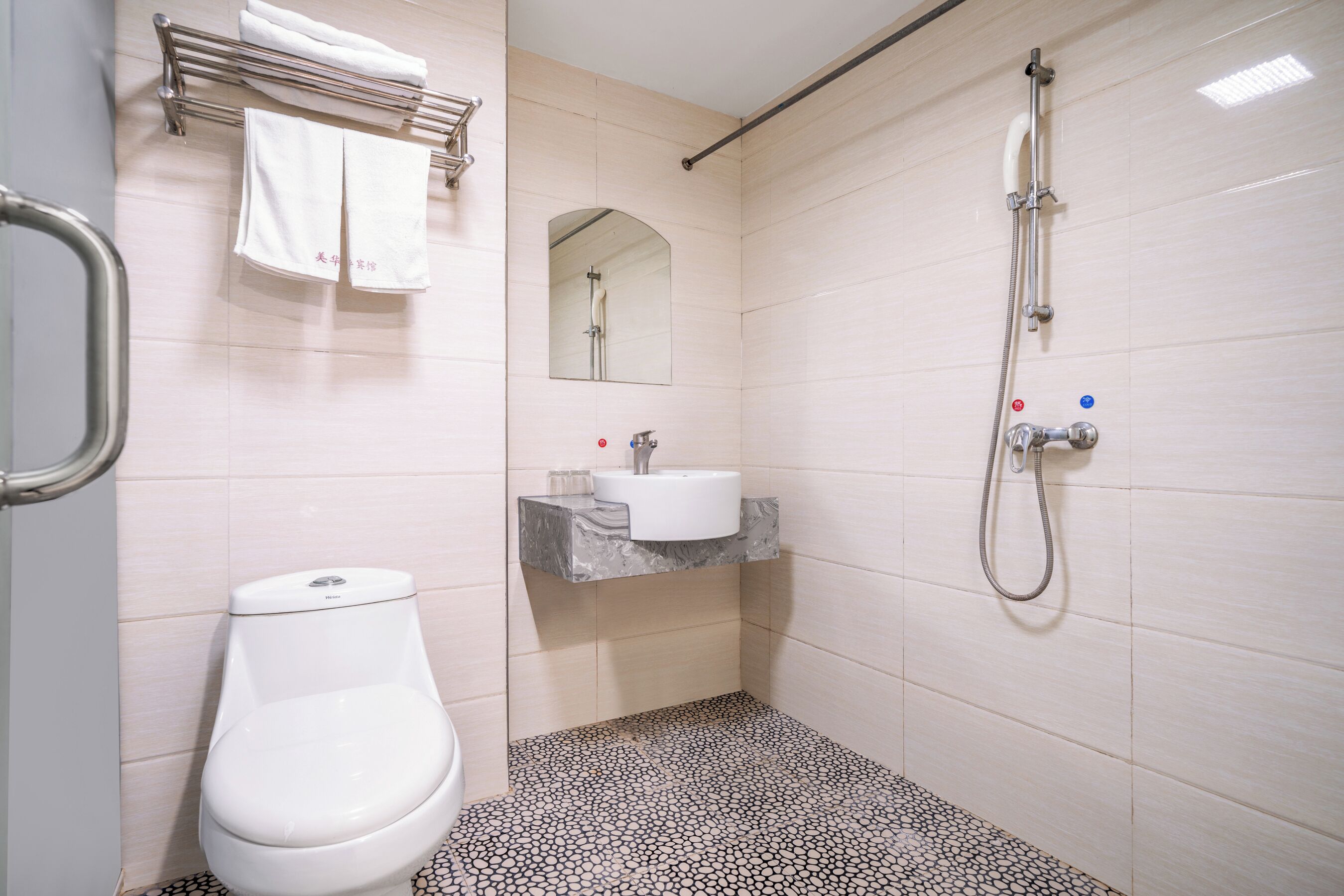 Shower, hair dryer, towels, shampoo
