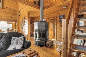 Cabin, 4 Bedrooms, Non Smoking, Mountain View | Living area