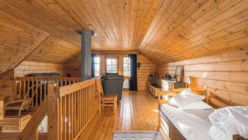 Cabin, 4 Bedrooms, Non Smoking, Mountain View | Free WiFi