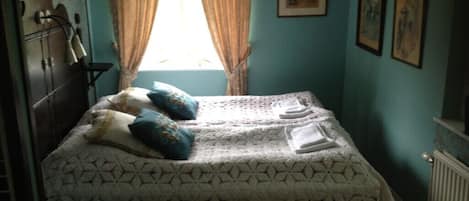7 bedrooms, WiFi, bed sheets