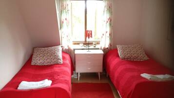 7 bedrooms, WiFi, bed sheets