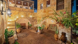 Property grounds - Vasilikos Mansion in Lindos (Rhodes)