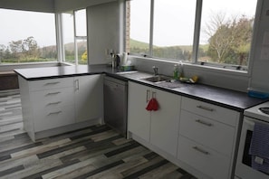 Private kitchen - Sea & Mountain Views Retreat on Rosemary Farm (Waihi)