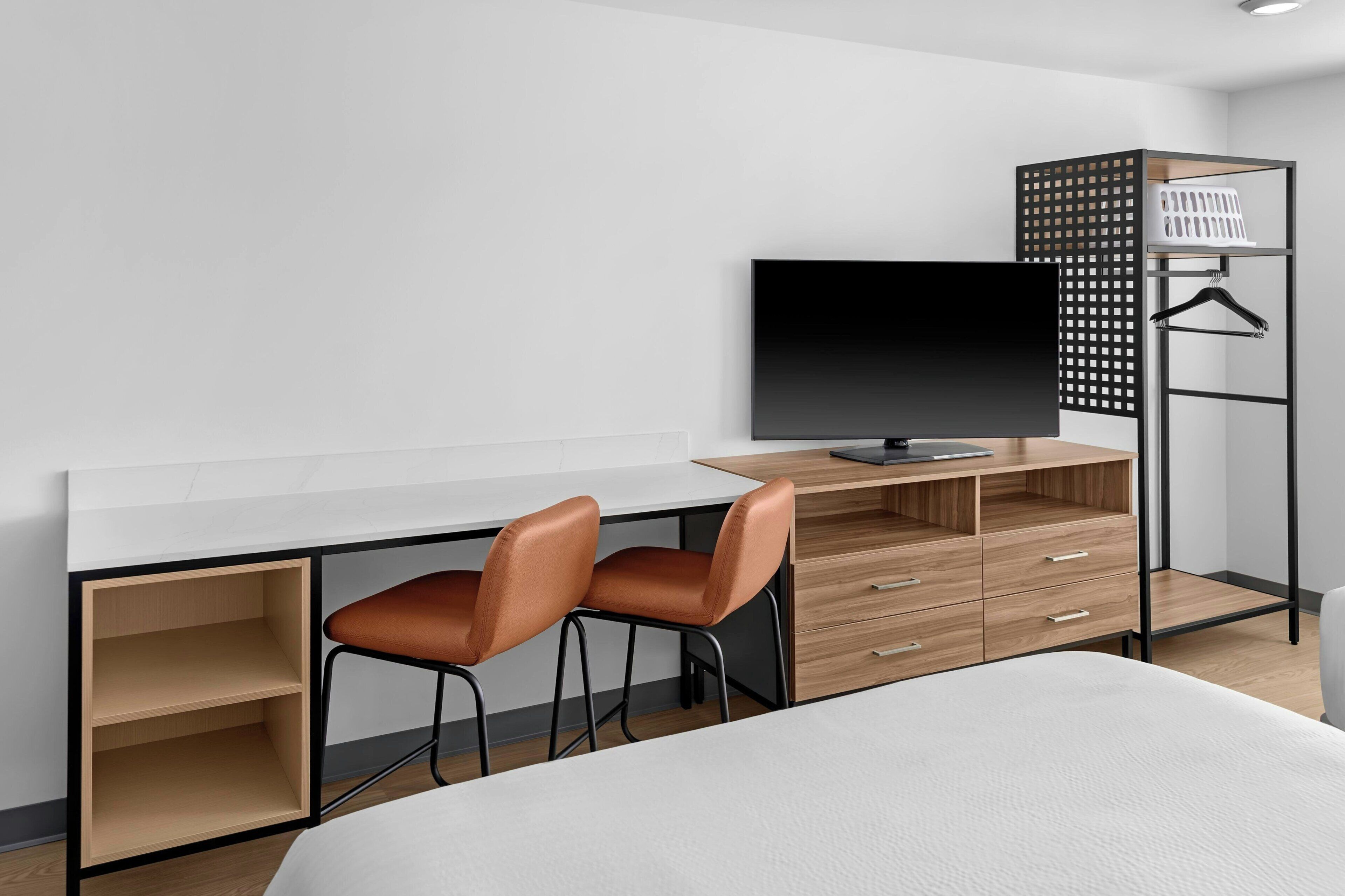 Studio, 2 Queen Beds | WiFi (free)