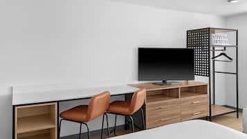 Studio, 2 Queen Beds | WiFi (free)