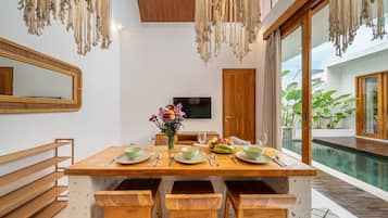 Villa Deluxe, 2 habitaciones, piscina privada | Cocina privada | Especias, productos de limpieza ecológicos y papel de cocina
