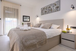 Ferros/tábuas de passar roupa, acesso à internet, roupa de cama