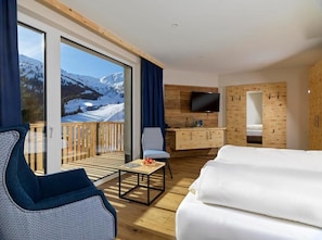 In-room safe, free WiFi, bed sheets