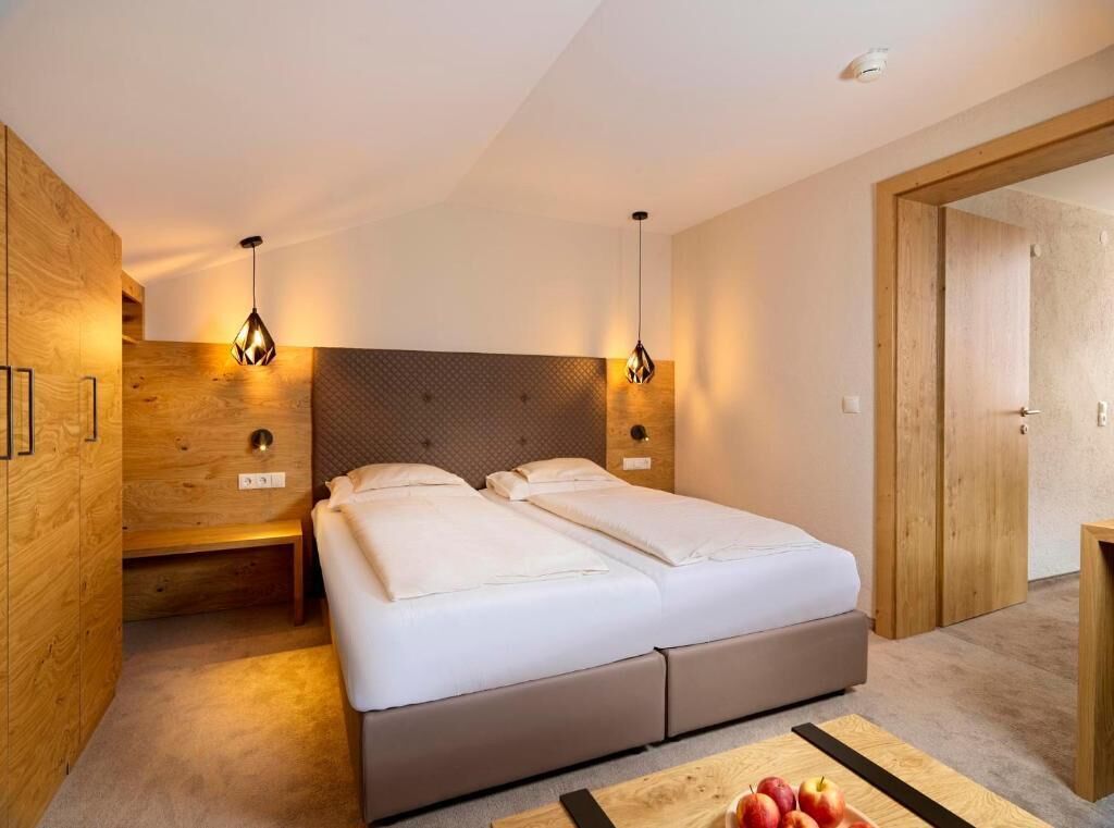 Family Suite, Mountain View | In-room safe, free WiFi, bed sheets