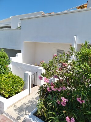 Exterior detail - Apartment 'Calce Bianca Apulia' with Balcony, Wi-Fi and Air Conditioning (Capitolo)