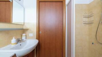 Dusche, Haartrockner, Bidet