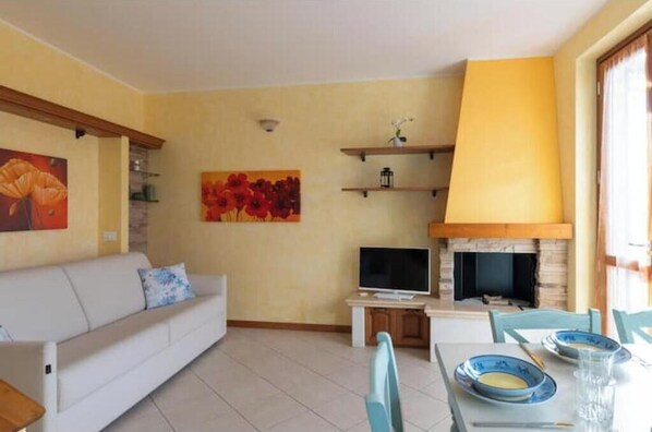 Living area - Vrbo Property (Magliolo)